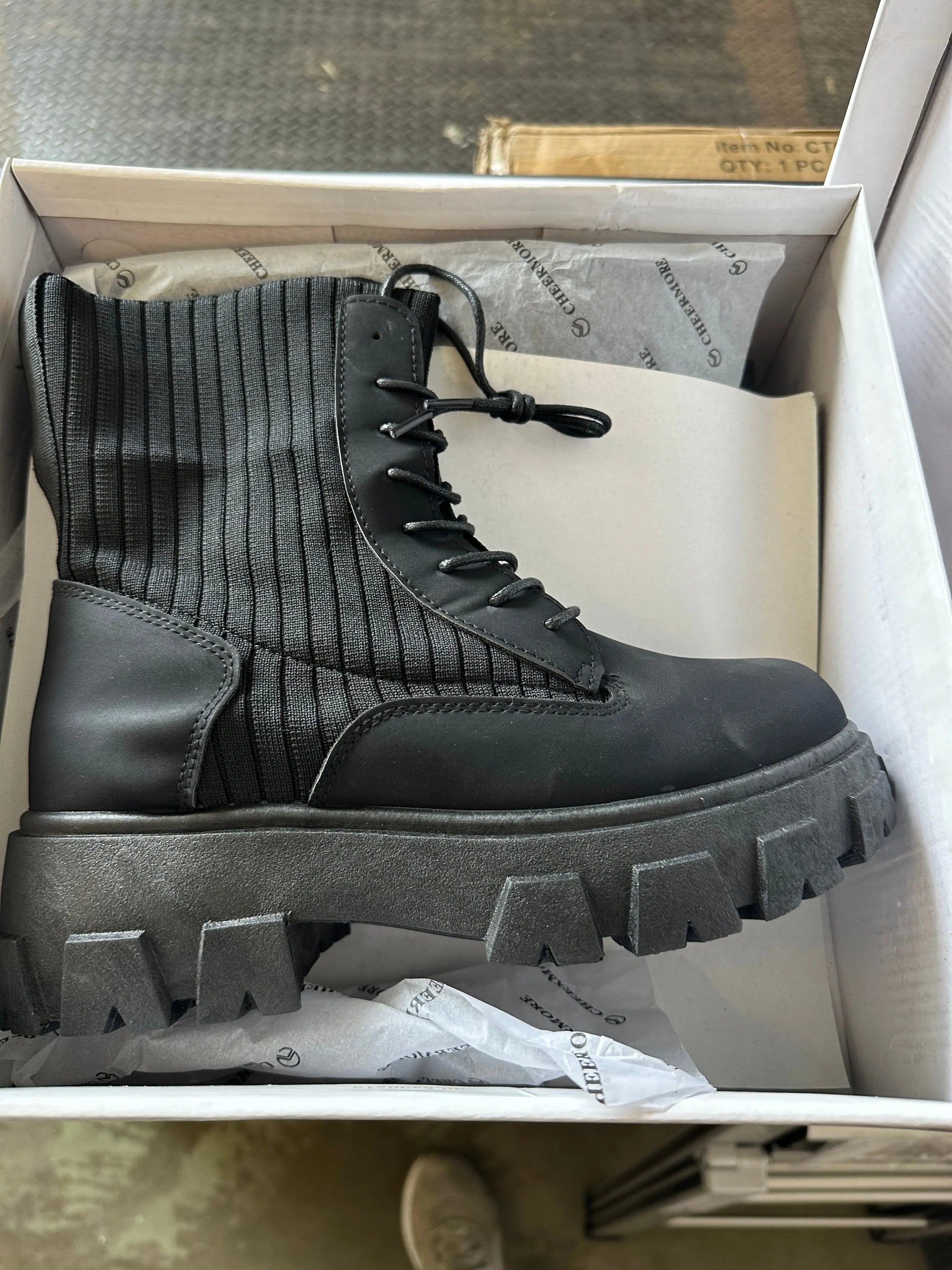 Pallet with Shoes | Closeout Shoes | Winter" - Marketplace
