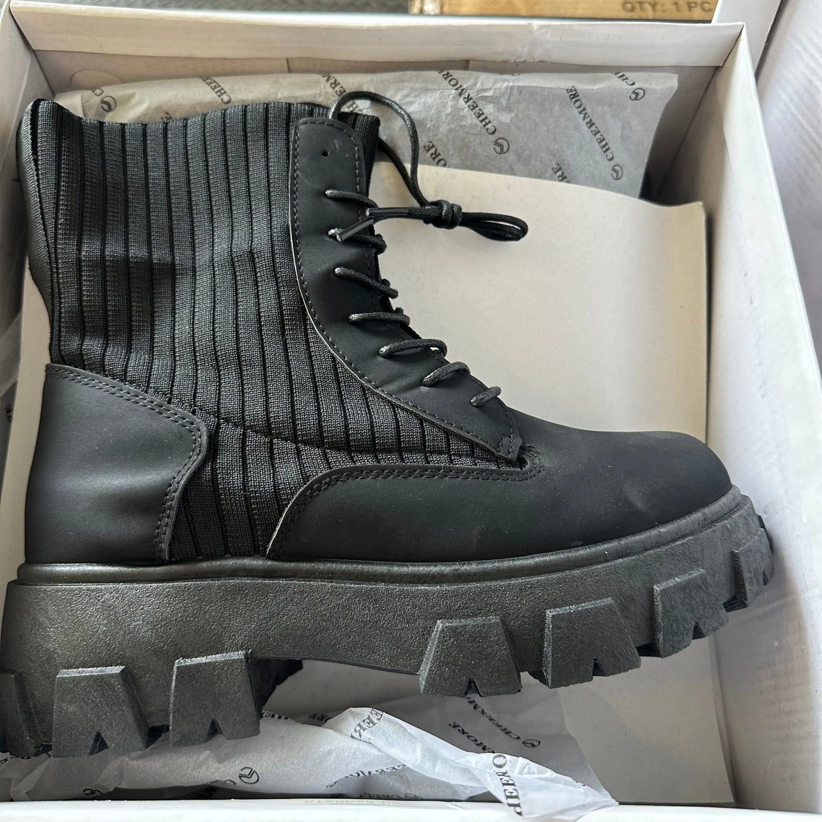 Pallet with Shoes | Closeout Shoes | Winter" - Marketplace